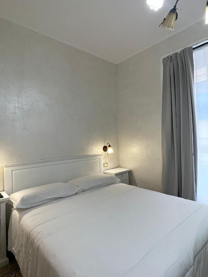 Hotel La Casa In Centro Salerno Zewnętrze zdjęcie