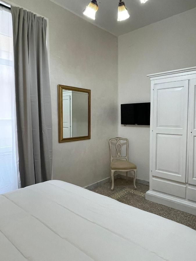 Hotel La Casa In Centro Salerno Zewnętrze zdjęcie